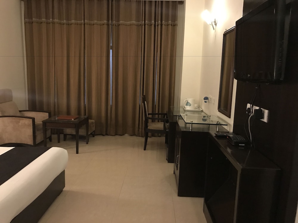 Presidential Suite, 1 King Bed, Non Smoking photo 3