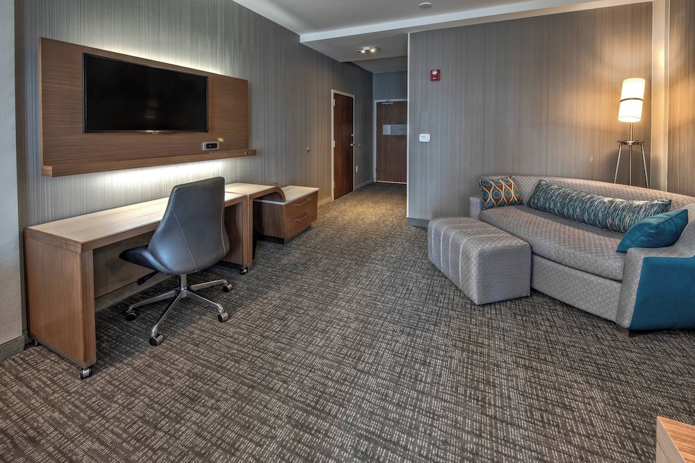 Suite, Multiple Beds, Hearing Accessible (Accessible Bathtub) photo 1
