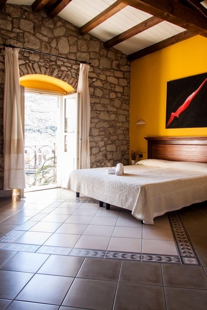 Classic Double Room, 1 Double or 2 Twin Beds, River View