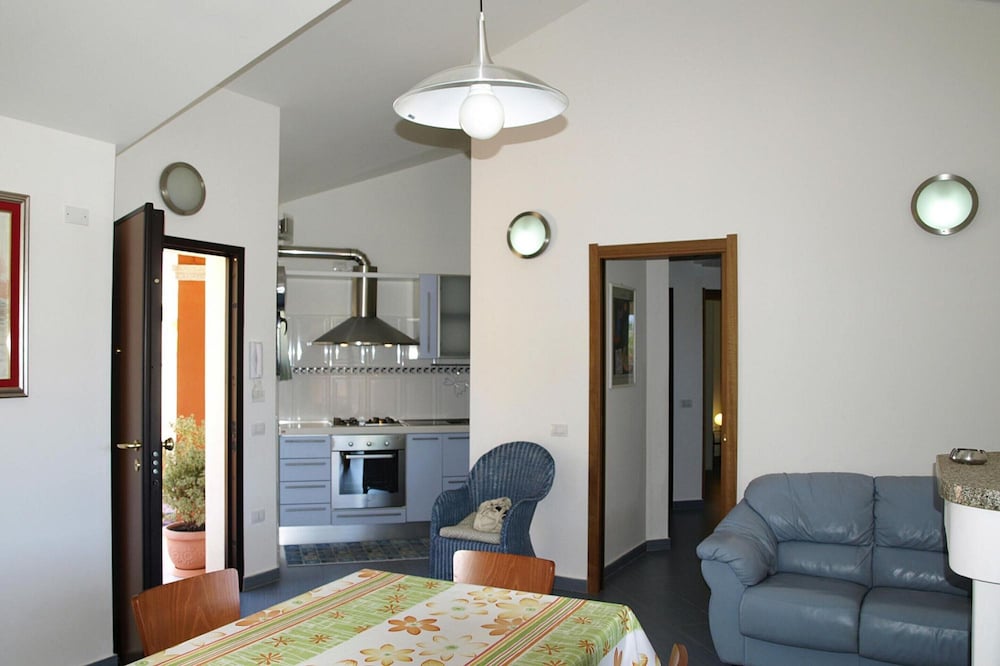 Apartment photo 2
