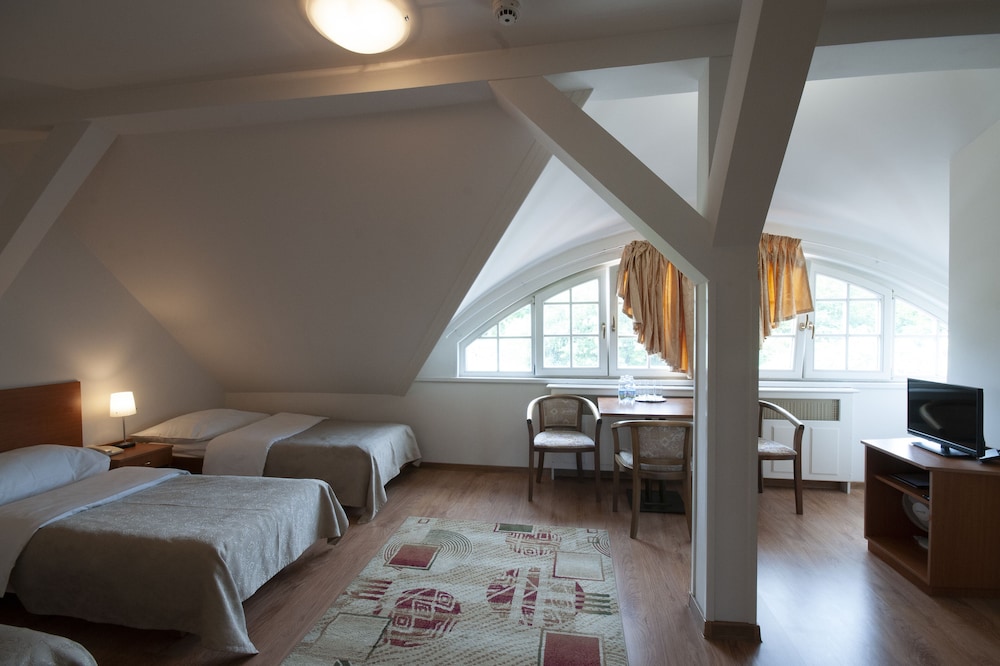 Basic Triple Room photo 2