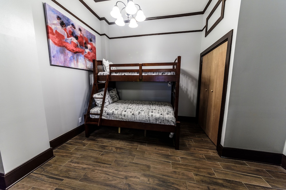 Presidential Suite, 2 Bedrooms, Kitchenette, Twin over Full (Room 12) photo 3