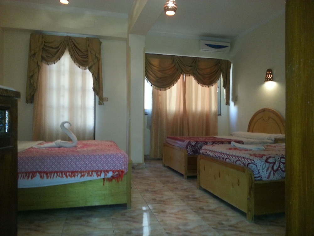Standard Triple Room, 3 Twin Beds, Smoking, River View photo 3