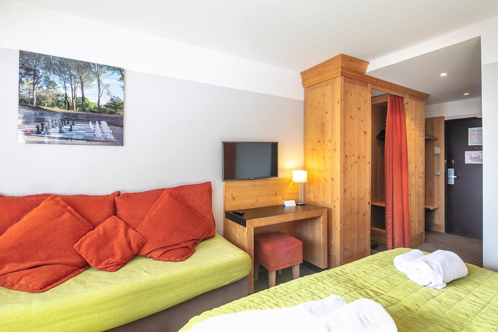 Classic Triple Room, Balcony, Mountain View photo 2