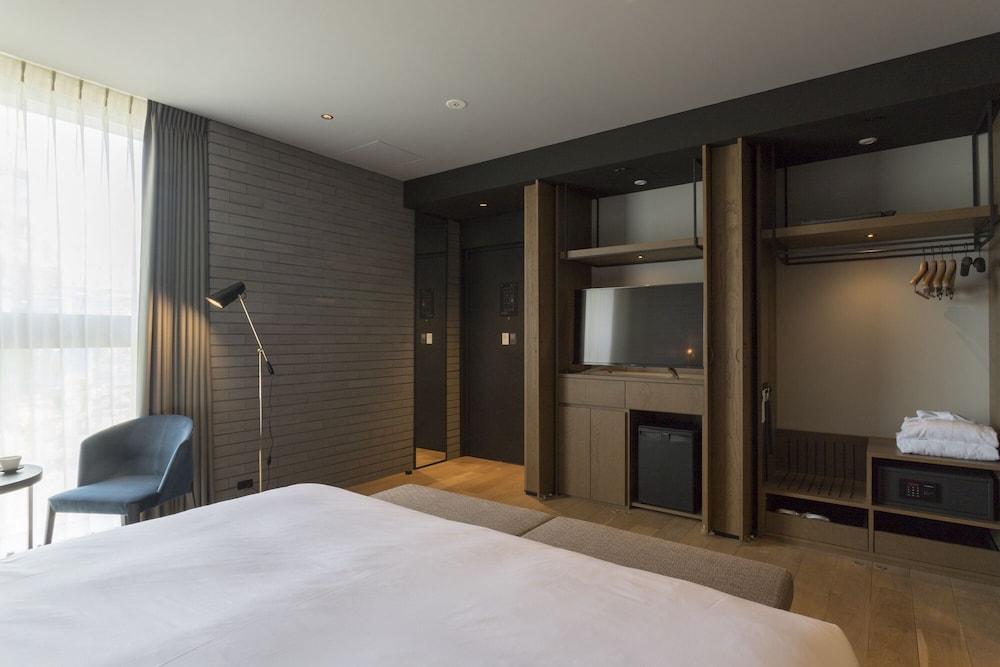 Deluxe King Room - Photo 3