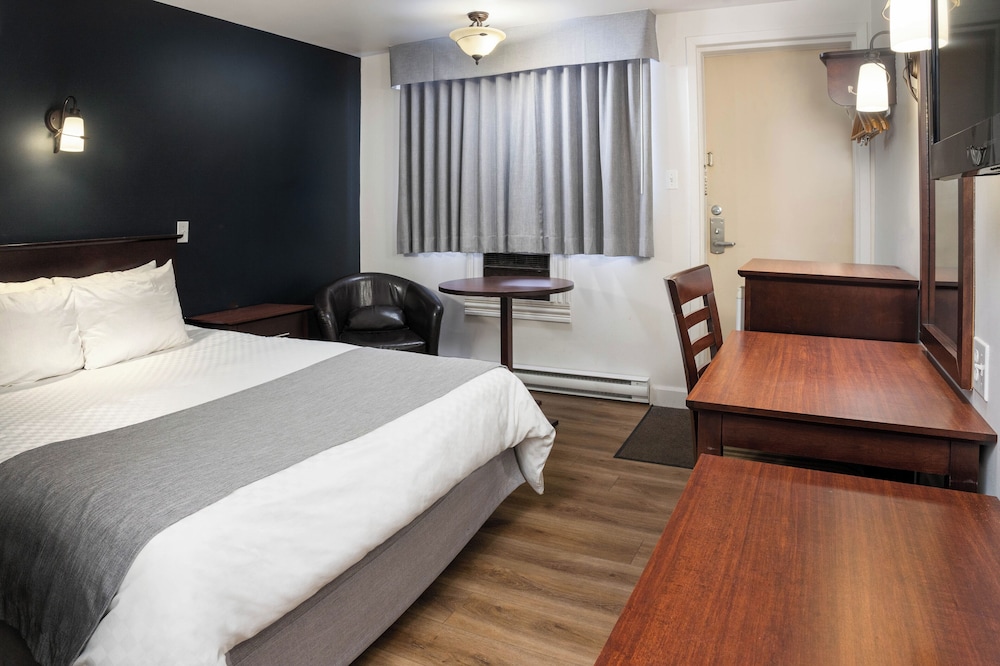 Room, 1 Queen Bed, Ground Floor photo 1
