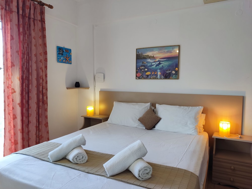 Family Apartment, 2 Bedrooms, Sea View, Beachside photo 3