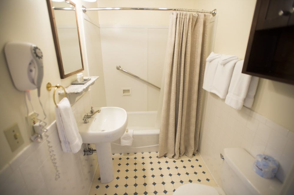 Signature Room, 1 Queen Bed - Photo 2