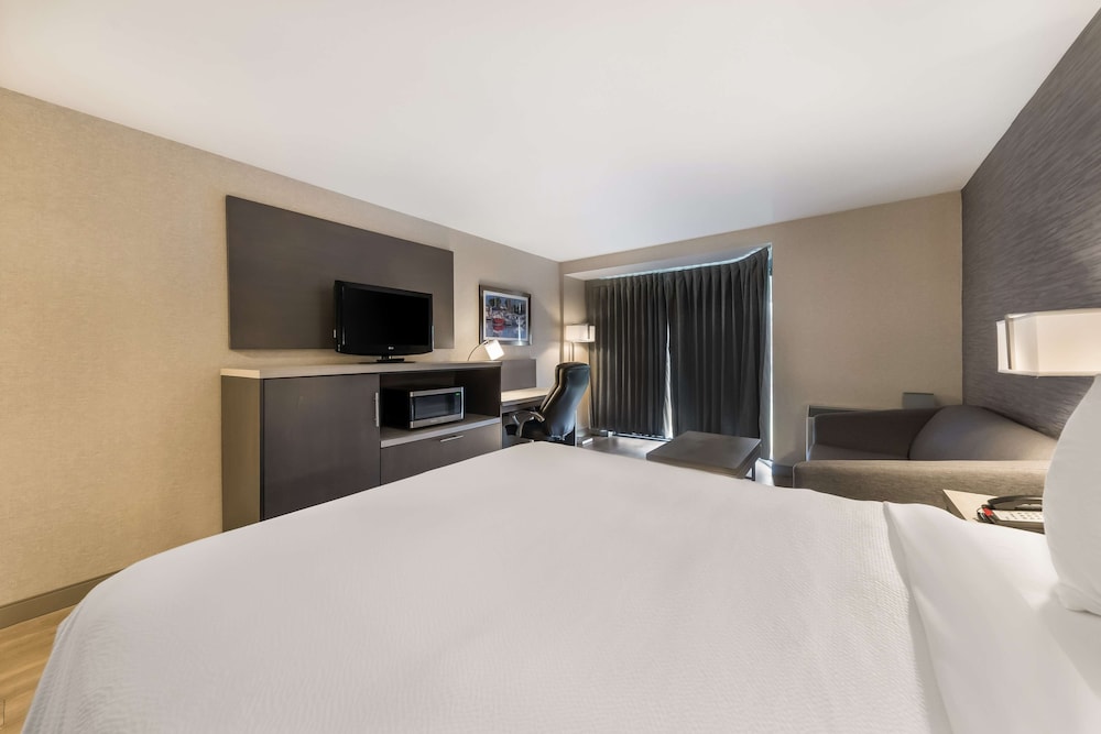Standard Room, 1 Queen Bed, Non Smoking (with Sofabed) - Photo 5
