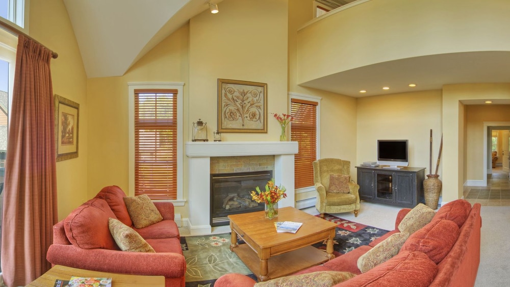 Condo, 3 Bedrooms (1 king 1 queen 2 twins and 2 sofabeds) photo 1