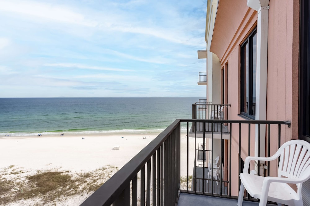 2 Queen beds, balcony, no beach view - Photo 8