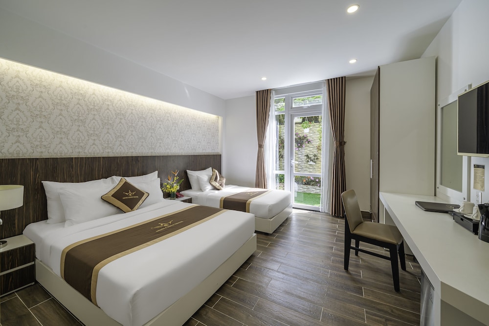 Premium Triple Room - Photo 9