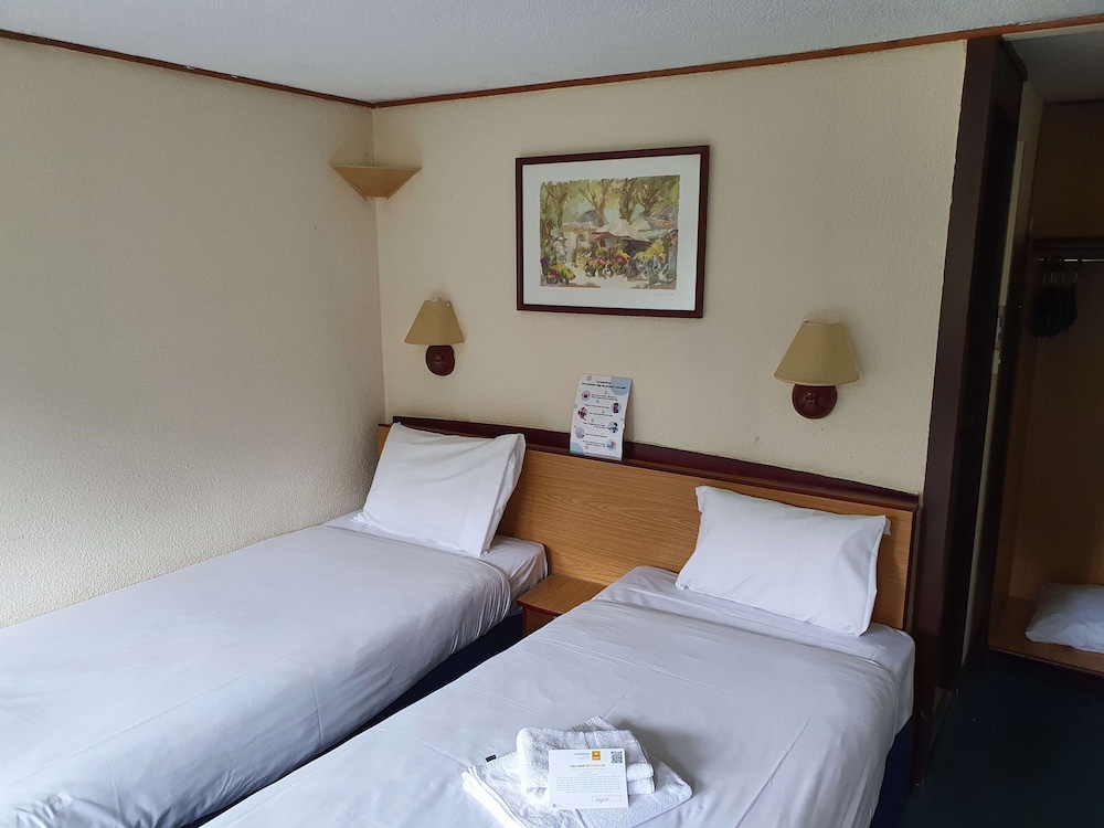 Standard Room, 2 Twin Beds - Photo 5