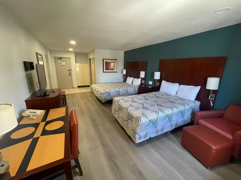 2 Double Beds, Non-Smoking photo 3