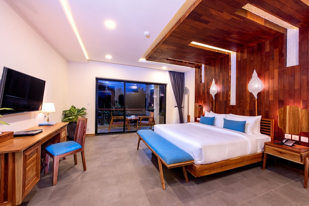King Suite Double with Balcony - Photo 3