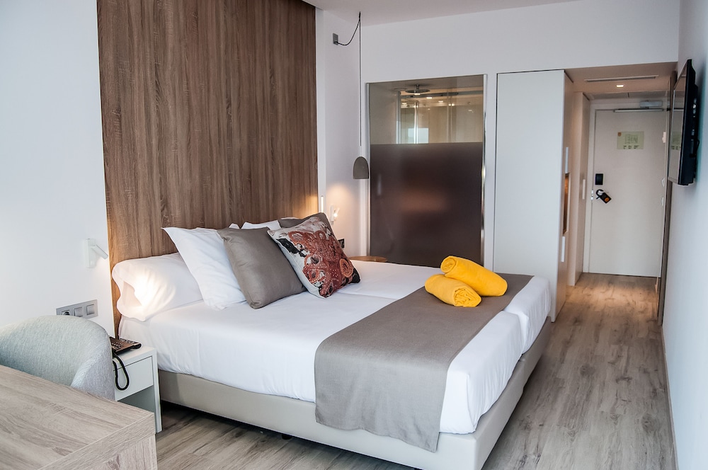 Standard Double Room, Balcony - Photo 2