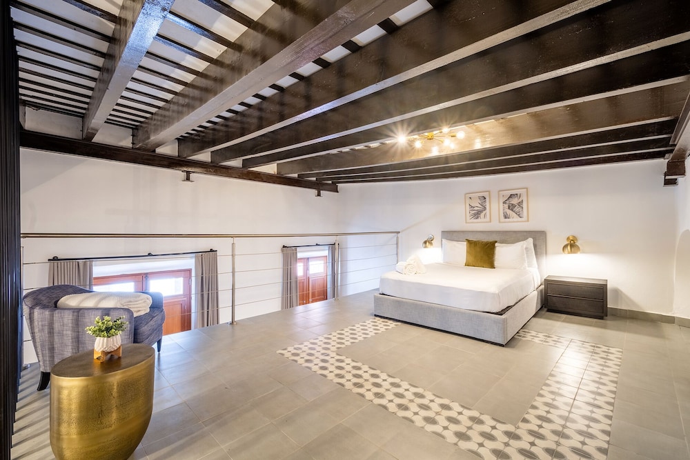 Loft, 1 Queen Bed with Sofa bed, Balcony, City View photo 1