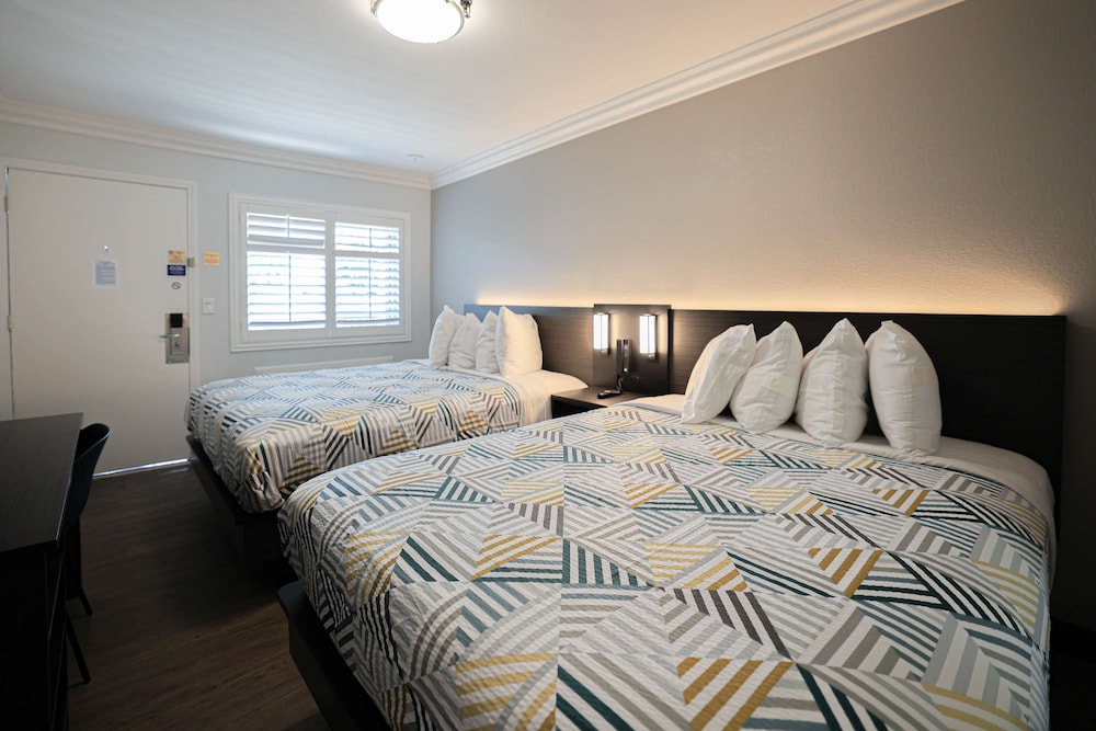 Deluxe Room, 2 Queen Beds, Accessible, Non Smoking photo 2