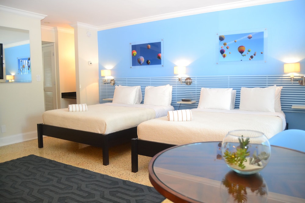 Family Suite, 2 Queen Beds photo 2