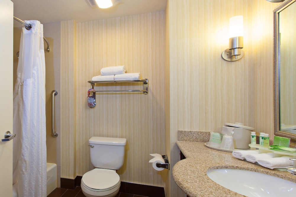 Standard Room, 2 Queen Beds - Photo 3