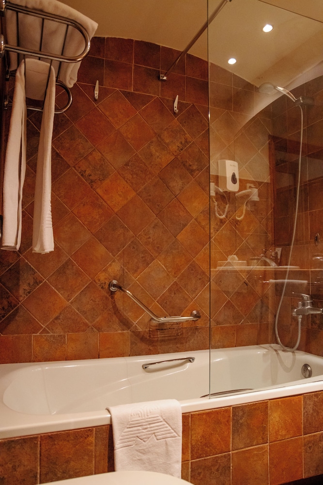Deluxe Double or Twin Room - Photo 2