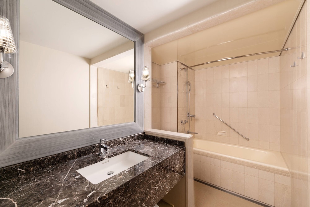 Tokyo Marriott Hotel bathroom photo