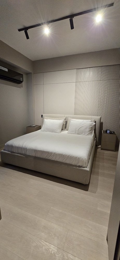 City Room, 1 Queen Bed with Sofa bed