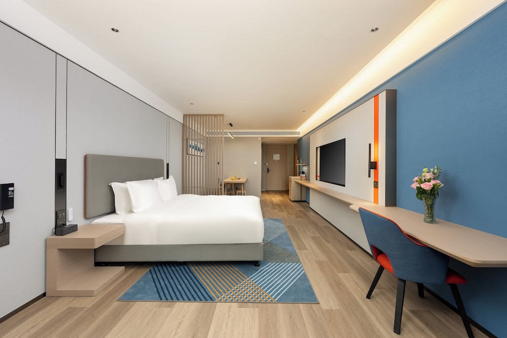 Standard Room, 1 King Bed, River View (Extra Floor Space) photo 1