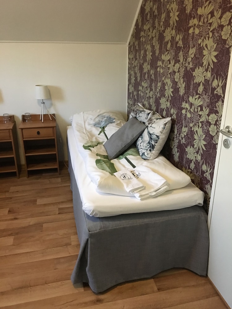 Twin Room - Photo 5