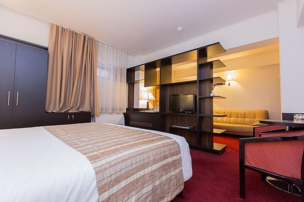 Junior Suite, 1 Queen Bed photo 2