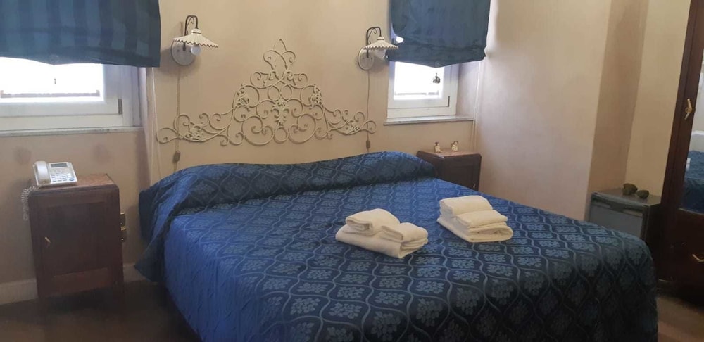 Comfort Double or Twin Room, 1 Bedroom, Ensuite, Tower photo 1