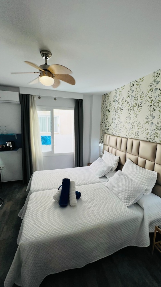Economy Twin Room photo 2