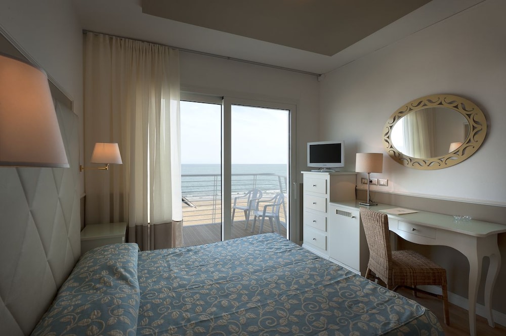 Comfort Room, Sea Facing (Beach Access Included)