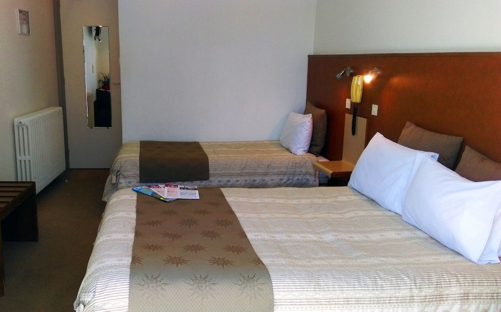 Basic Twin Room, 2 Twin Beds - Photo 1