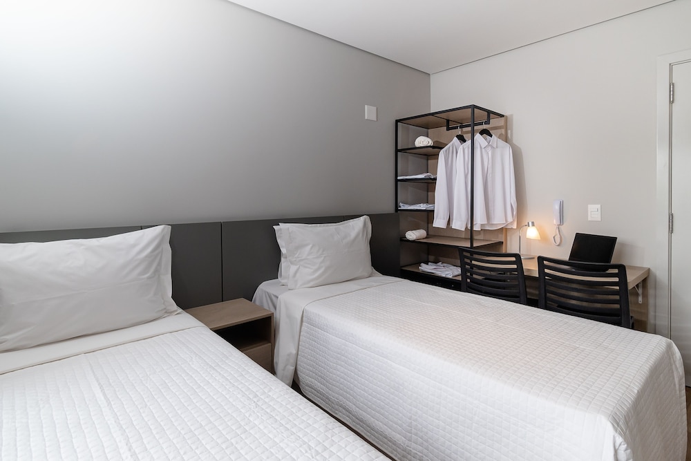 Superior Studio, 1 Queen Bed thumbnail 5