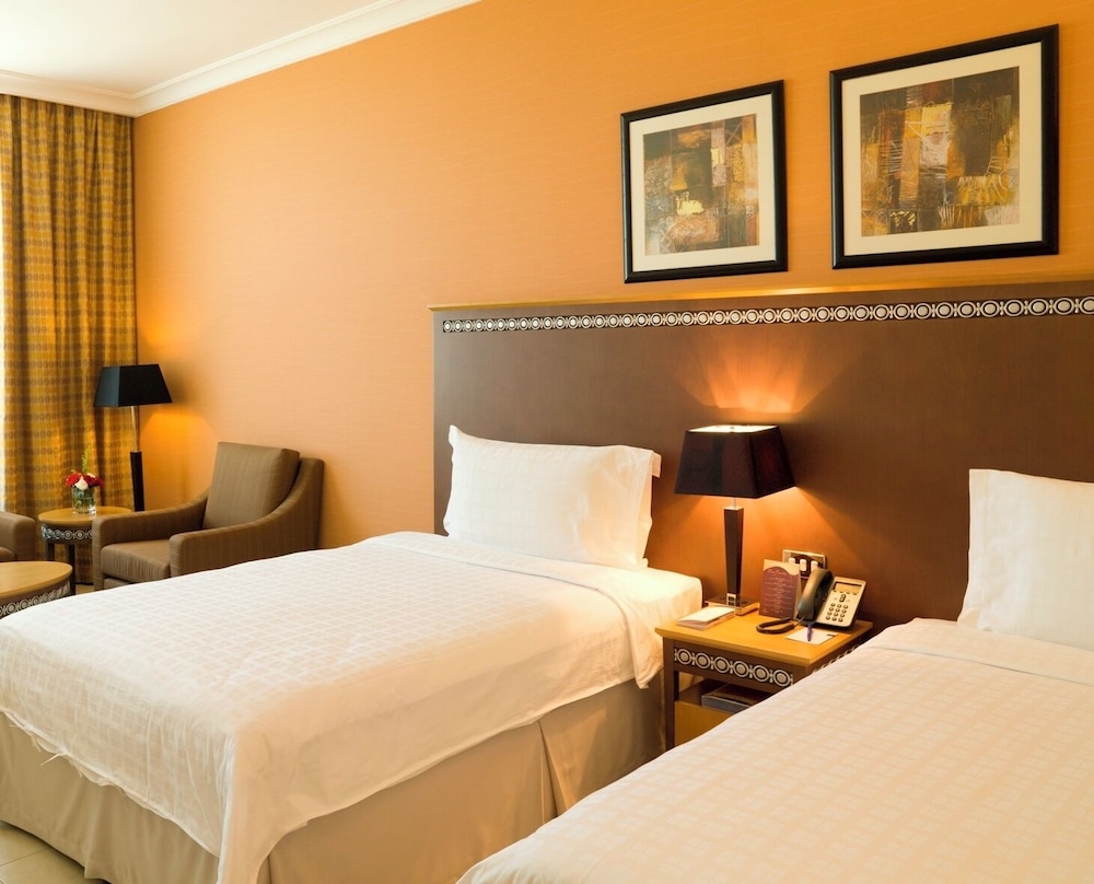 Standard Room, 2 Twin Beds, Pool View - Photo 3