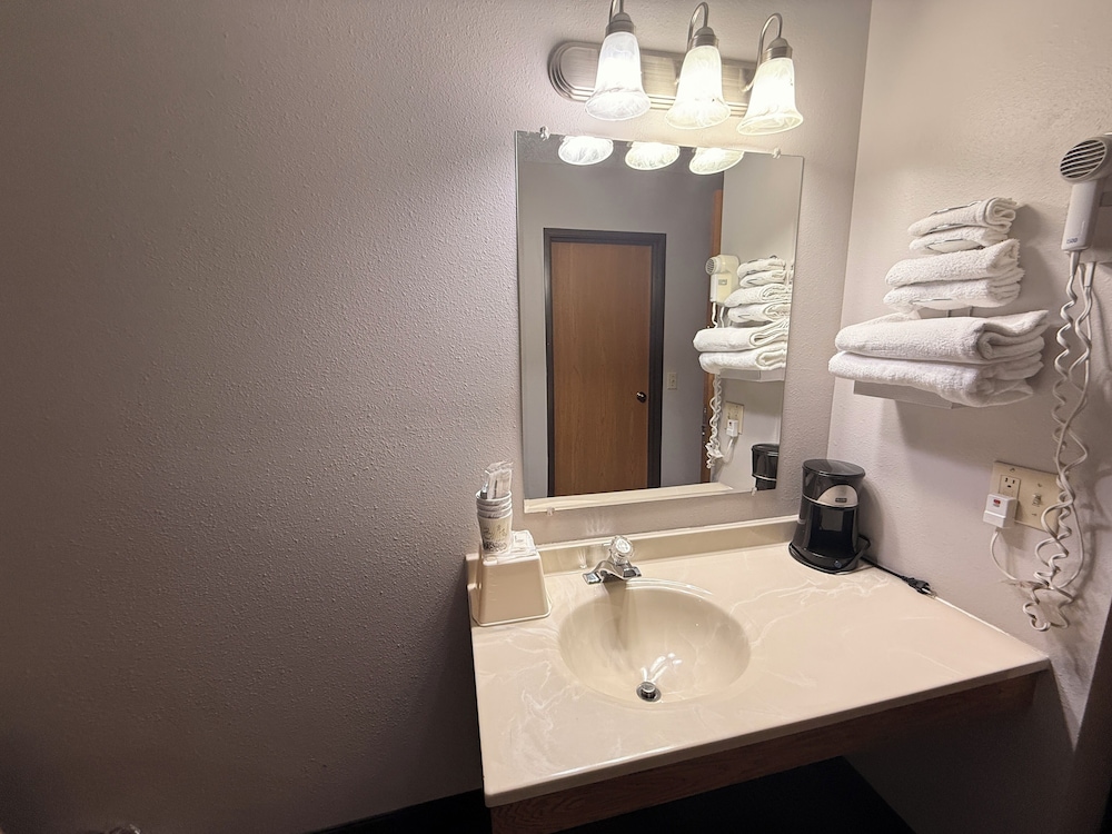 Westwood Inn & Suites Kimball I 90, Photo 7
