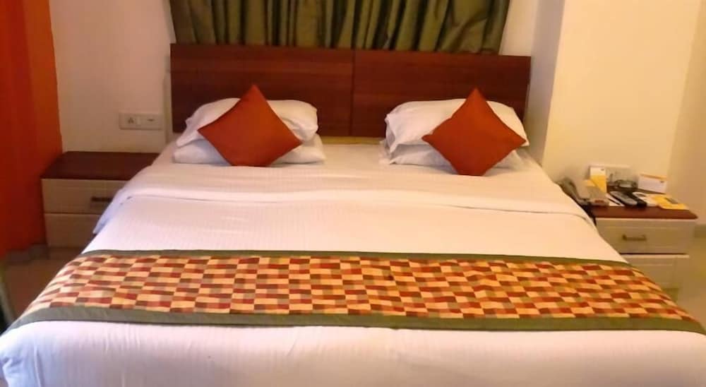 Room - Photo 11