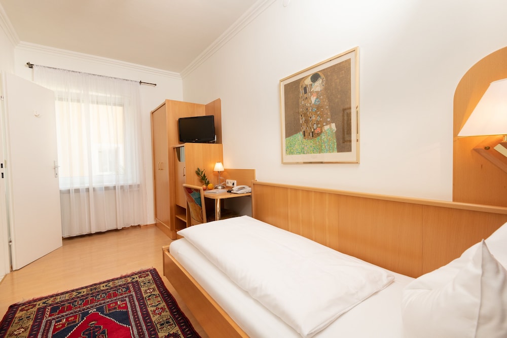 Basic Single Room photo 1