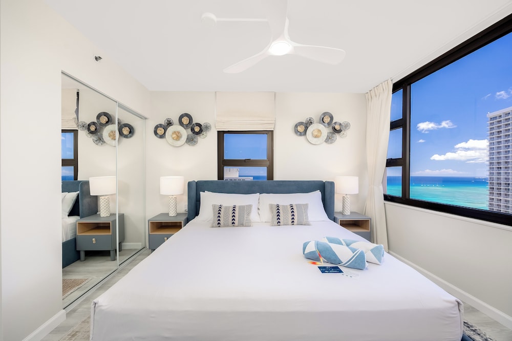Premium Remodeled Condo with Ocean View and Parking: Premium Suite, 1 King Bed, Air conditioning, Ocean View (0194) photo