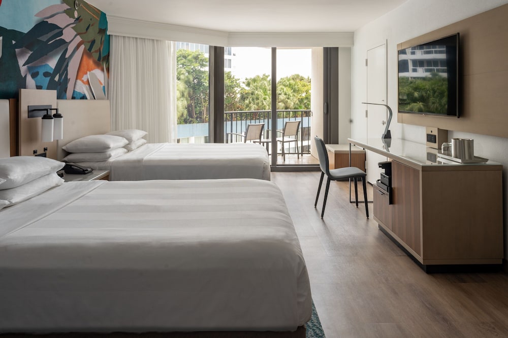 Room, 2 Queen Beds (Pool View)