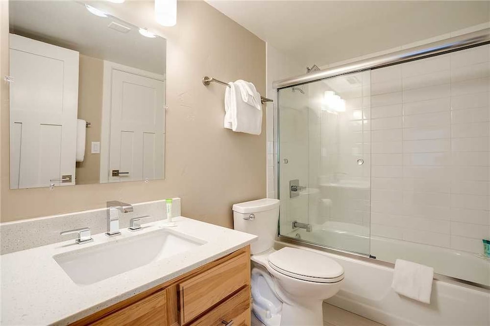 Condo, 2 Bedrooms, 2 Bathrooms photo 3