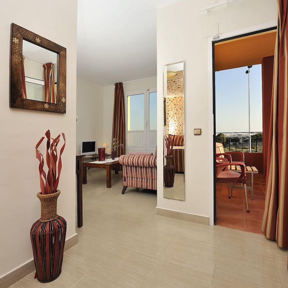 Studio Suite - Photo 2