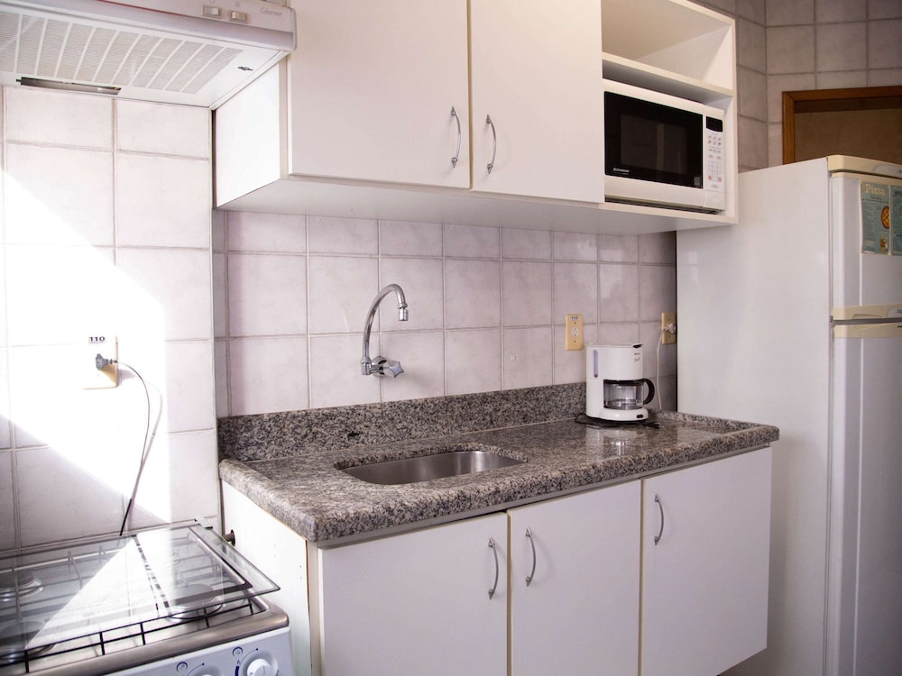 Apartamento Família com 1 camas de casal 1 cama solteiro 1 sofá cama na sala e 2 banheiros - Photo 8