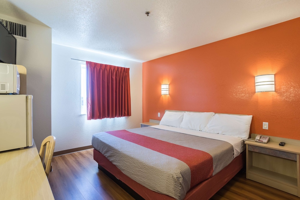 Motel 6 Dale, Indiana Near Holiday World and Splashing safari#Central Time #I64 Highway, Photo 4