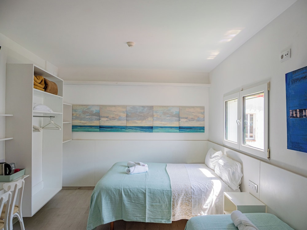 Basic Triple Room photo 3