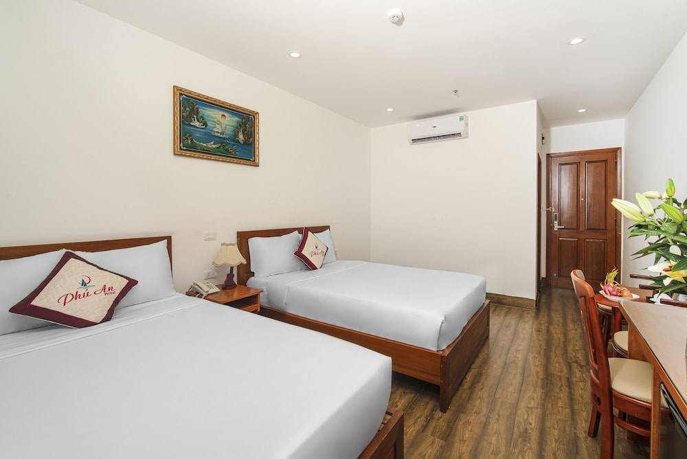 Superior Quadruple Room, City View photo 3