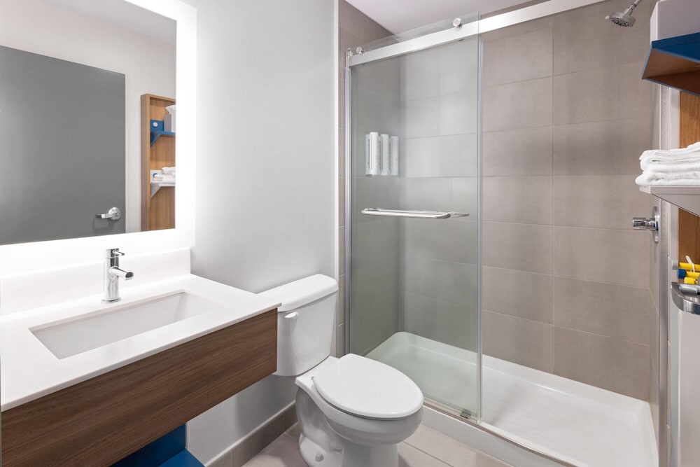 Standard Room, 2 Queen Beds, Non Smoking (Bathtub or Shower) photo 3