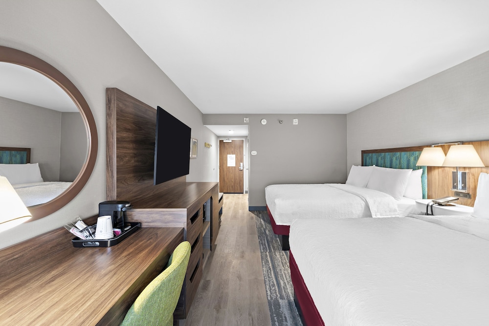 Room, 2 Queen Beds, Accessible (Mobility, Hearing, Roll-In Shower)