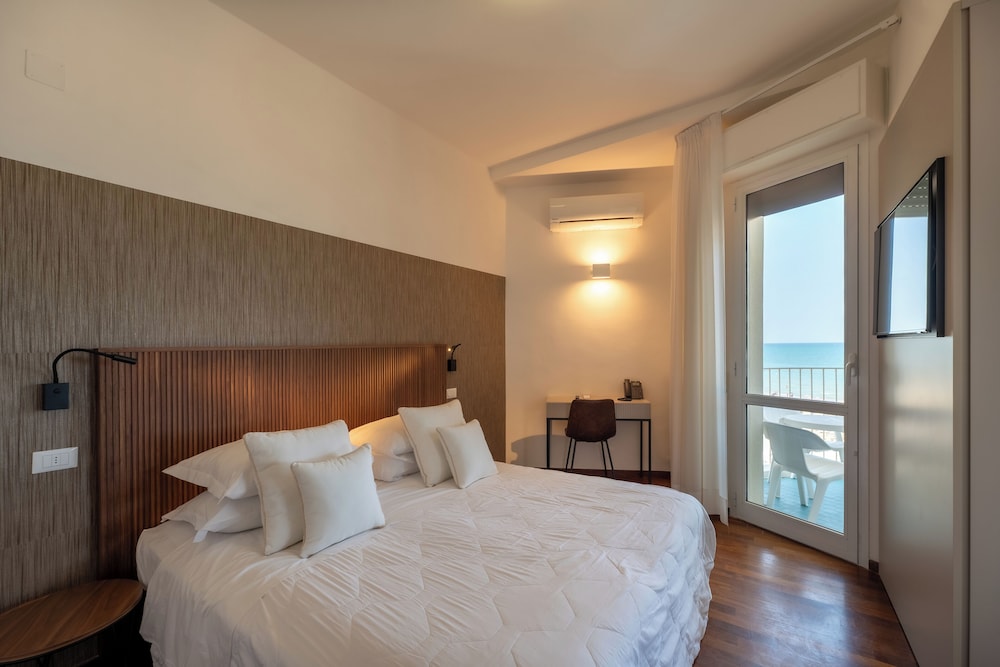 Junior Studio Suite, Balcony, Sea View photo 3